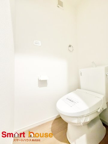 玉川学園１１期のトイレ|節水型でエコなトイレには今では当たり前のウォシュレット付き。換気機能も着いているので常に快適ですね♪