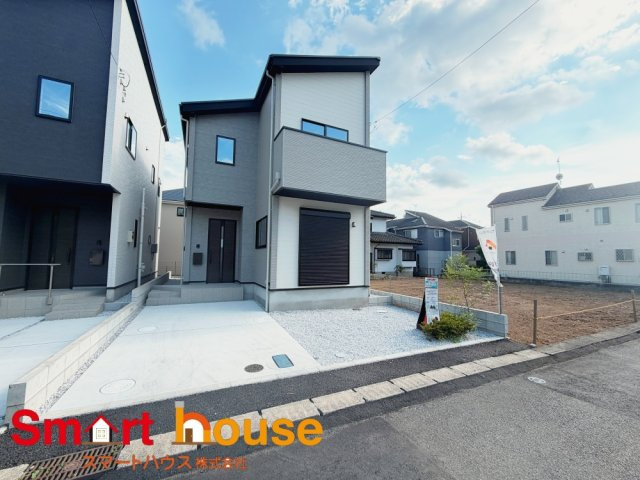 玉川学園１１期の駐車場|お住まいの前面道路が広いと駐車が楽になり、陽当たりも遮られないので明るく居心地の良いお家になります♪