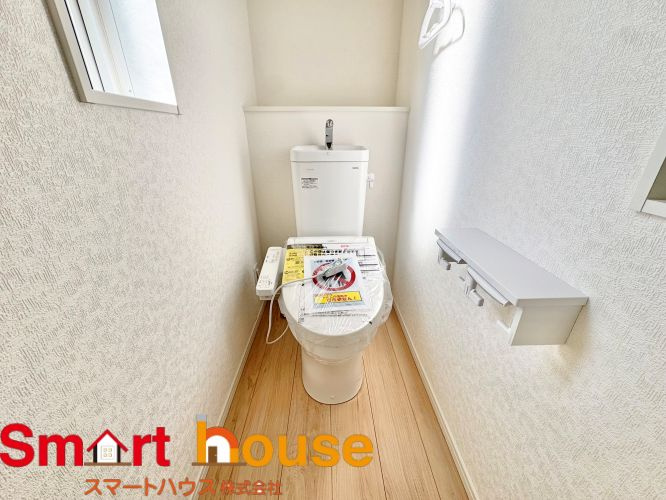 綾瀬市深谷中第22　全４棟のトイレ|節水型でエコなトイレには今では当たり前のウォシュレット付き。換気機能も着いているので常に快適ですね♪