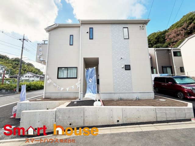 町田市図師町第42　新築全4棟の外観|周囲の街並みと青空に生えるお洒落な仕上がり！周囲には高い建物のないエリア。青い空が大きく感じますね♪