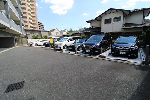 【駐車場】