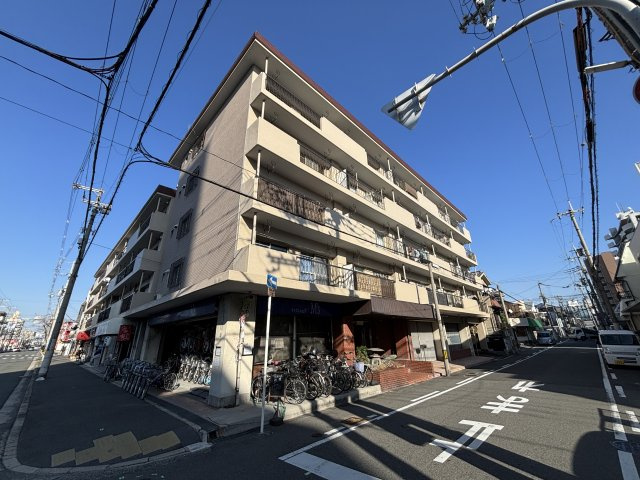 高井田ランプハウス１階店舗の外観