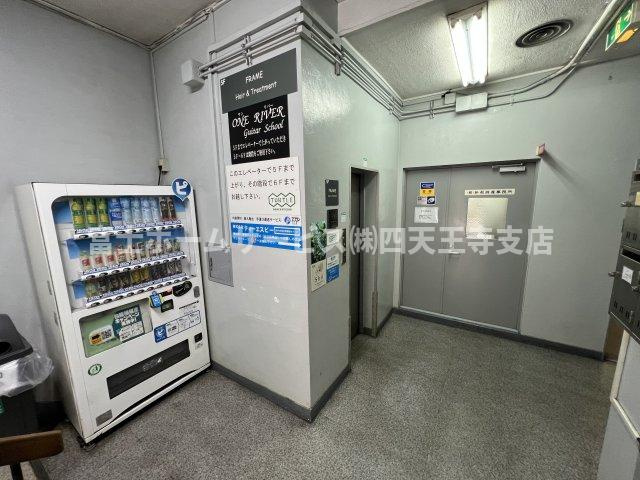 新和興産ビルのロビー