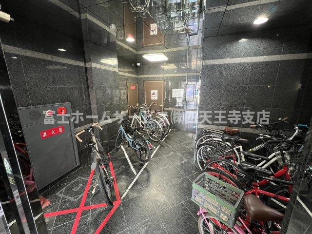 大阪市浪速区恵美須西２丁目の事務所のエントランス