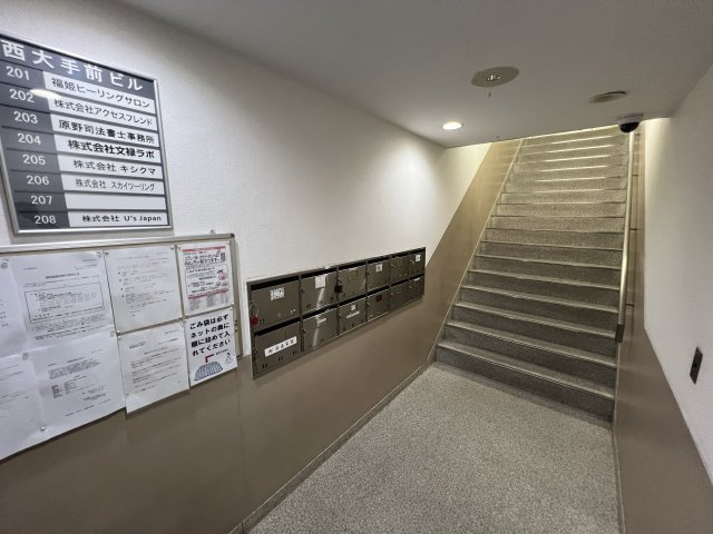 西大手前ビルのロビー