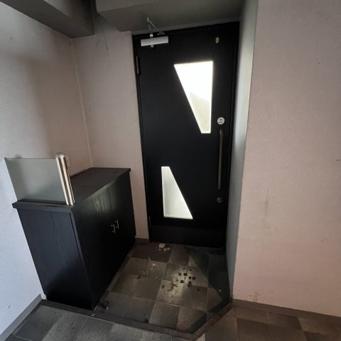 新栄プロパティー昭和町の玄関