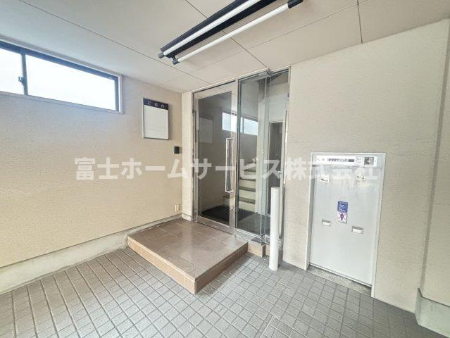 阪南町5丁目テナントビルのエントランス