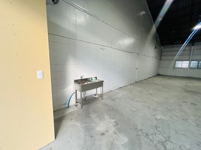 東大阪市衣摺貸し倉庫の内装