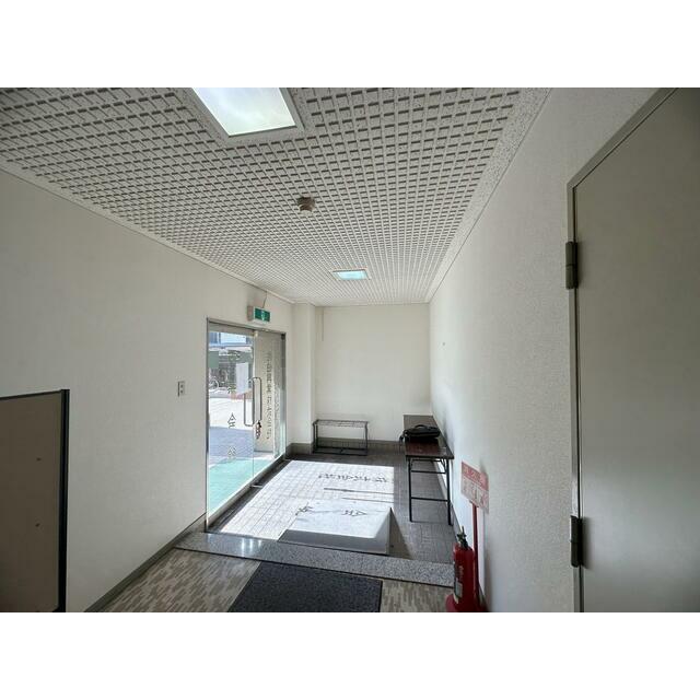 東大阪市菱屋西５丁目の店舗事務所のロビー