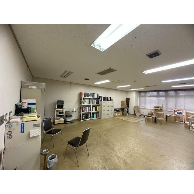 東大阪市菱屋西５丁目の店舗事務所の洋室