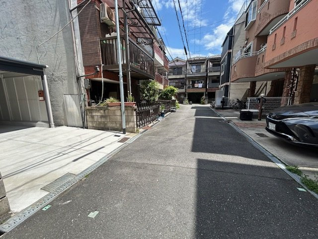 高見3丁目倉庫付駐車場の周辺