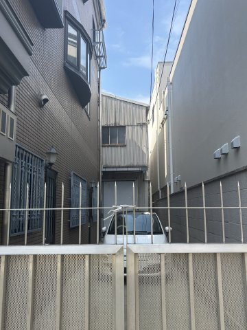巽東2丁目倉庫の駐車場