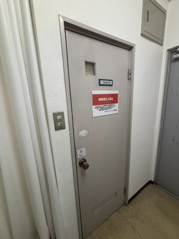 泰平第1ビル別館の玄関