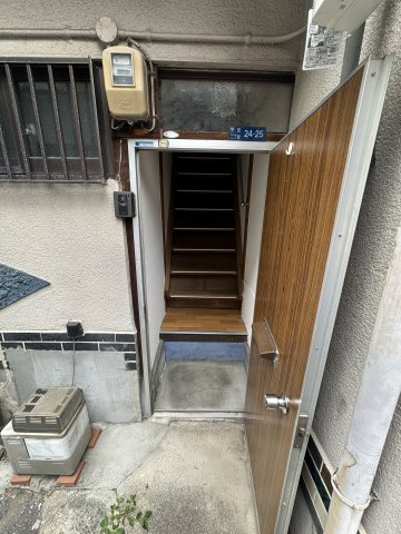 松本文化住宅の玄関