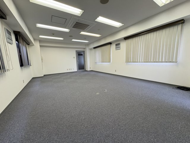 ケイアンドエイビルの内装