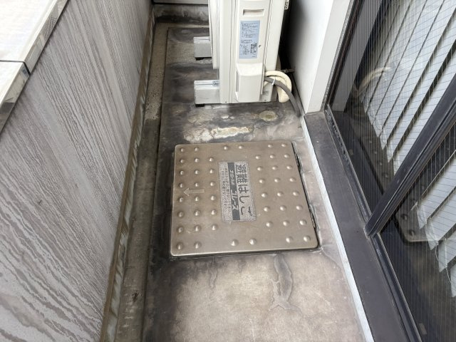 ケイアンドエイビルの玄関