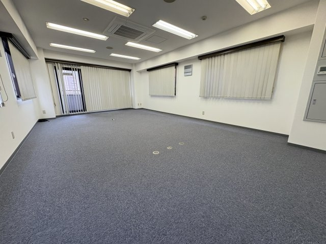 ケイアンドエイビルの内装