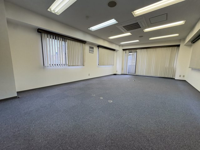 ケイアンドエイビルの内装