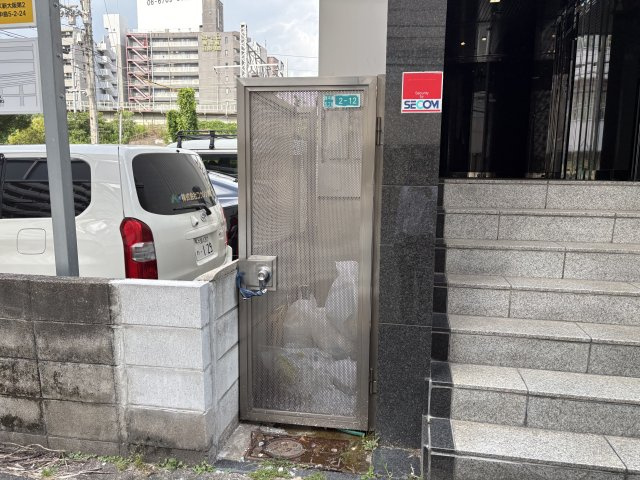ケイアンドエイビルのエントランス