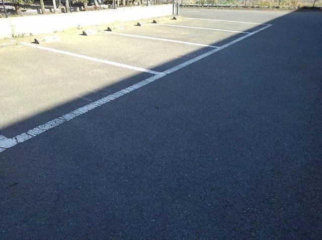 レオパレスカリビアンコート の駐車場