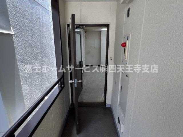木本ビルの玄関