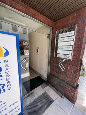 木本ビルのエントランス