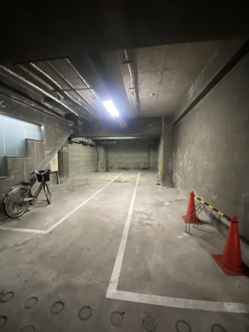 江坂DAプラザビルの駐車場