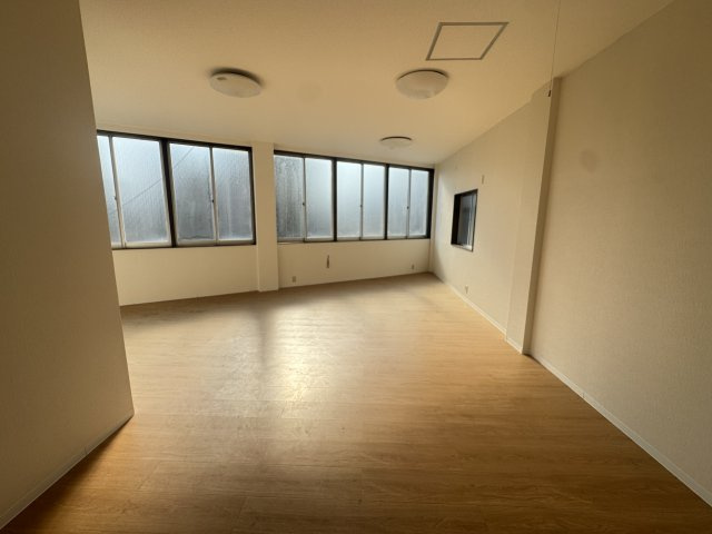三隅ビルの居間・リビング