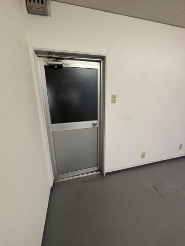 いほりビルの玄関