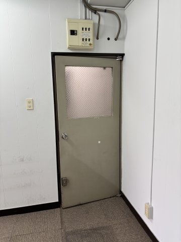 大洋マンションの玄関