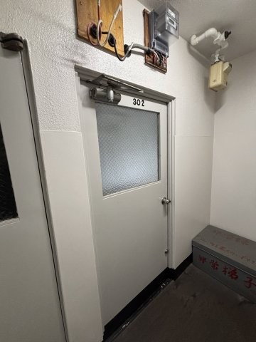 大洋マンションの玄関