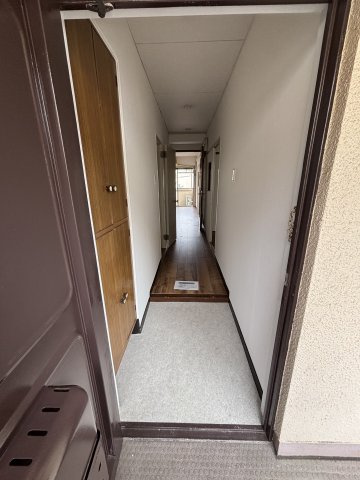 マンション白菊の玄関