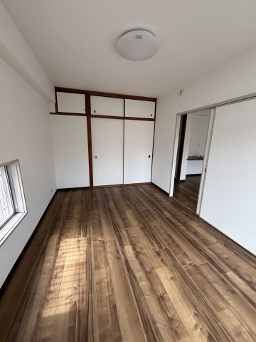 マンション白菊の洋室