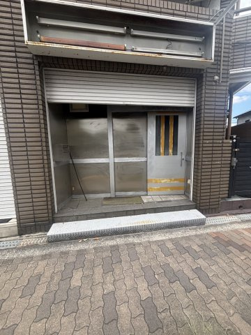 レアレア放出20番館のエントランス
