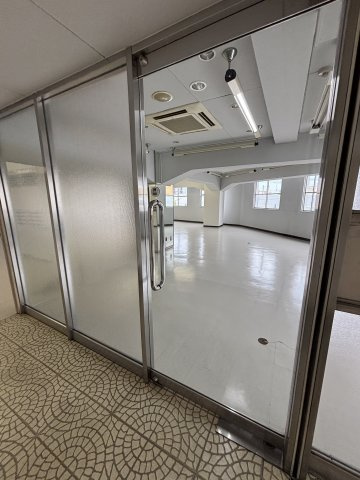 ジェイルミナ小阪の玄関