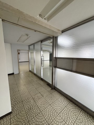 ジェイルミナ小阪の玄関