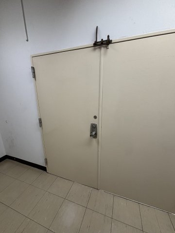 ジェイルミナ小阪の玄関