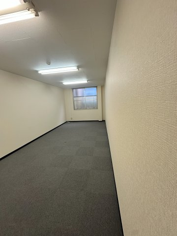 大阪市中央区安土町１丁目の事務所の洋室
