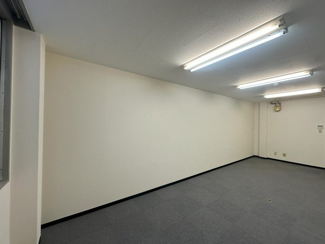 大阪市中央区安土町１丁目の事務所の洋室