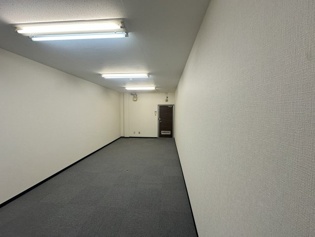 大阪市中央区安土町１丁目の事務所の洋室
