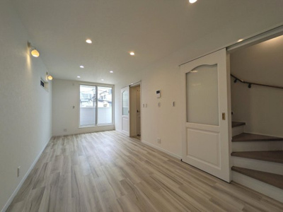 【居間・リビング】 | 【吉島新町１】可愛い＆収納充実の3階建て都市型住宅
