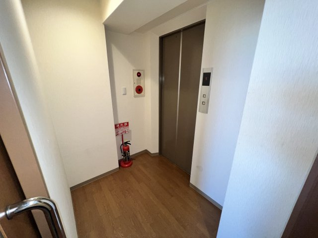 キューブ上町台の玄関