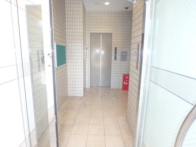 キューブ上町台のロビー