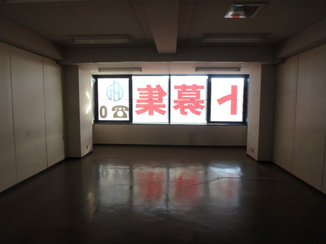 ワイエム八戸ノ里の内装