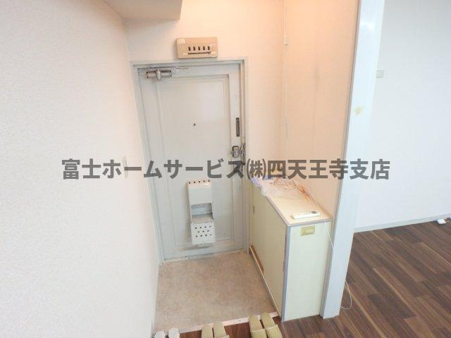 岡田ビルの玄関