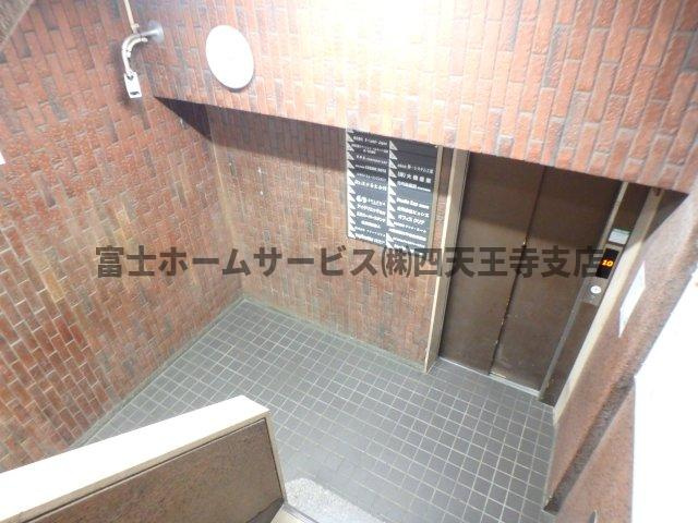 岡田ビルのロビー