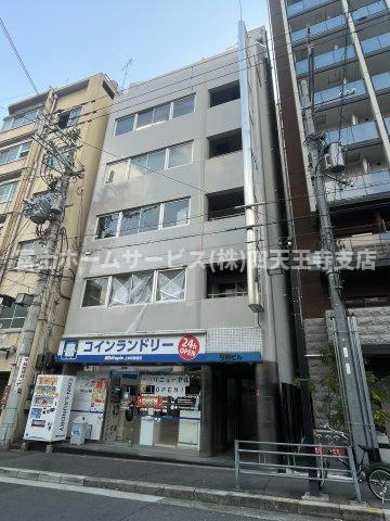 上六原田ビルの外観