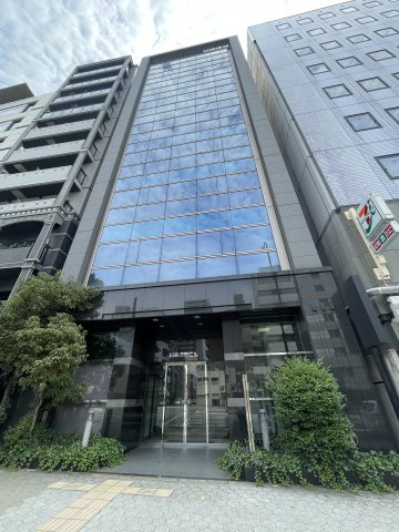 日成建設ビルの外観