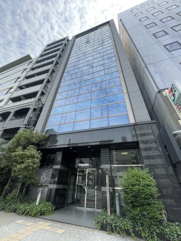 日成建設ビルの外観
