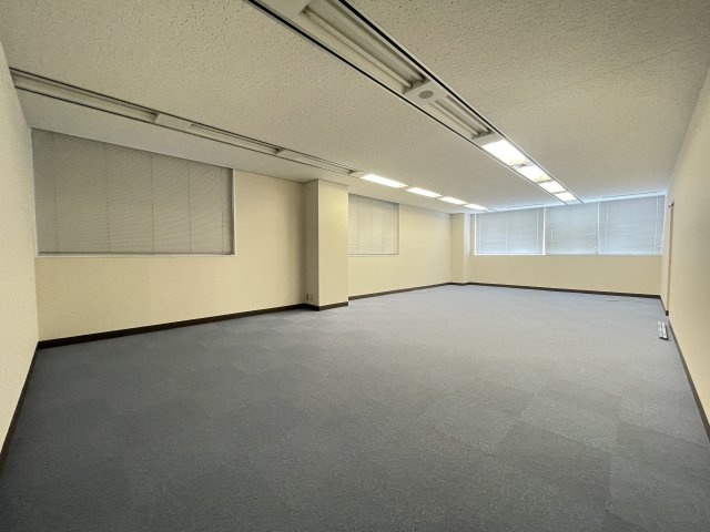 日成建設ビルの内装